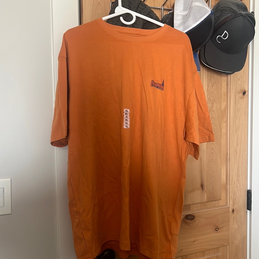 men’s Columbia tshirt